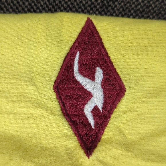 Hollister Yellow V-Neck T-Shirt Medium - Picture 3 of 4